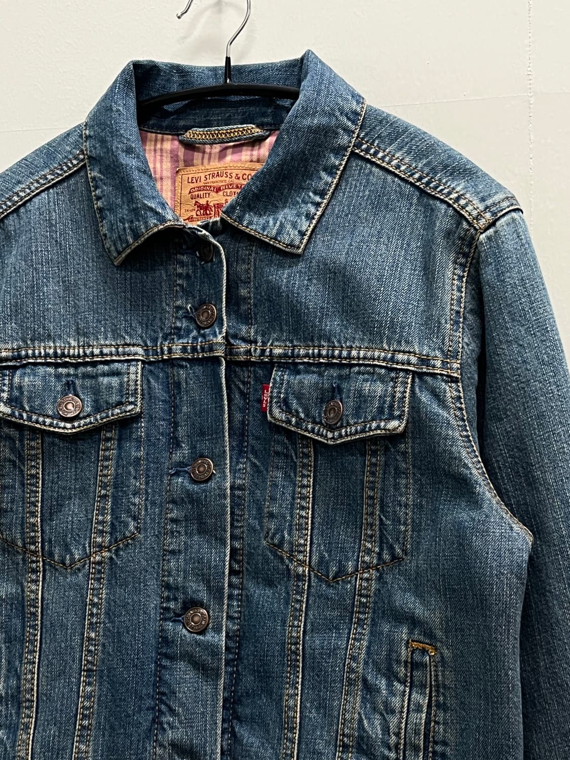 리바이스 우먼스 워시드 트러커 데님 자켓 상품이미지3