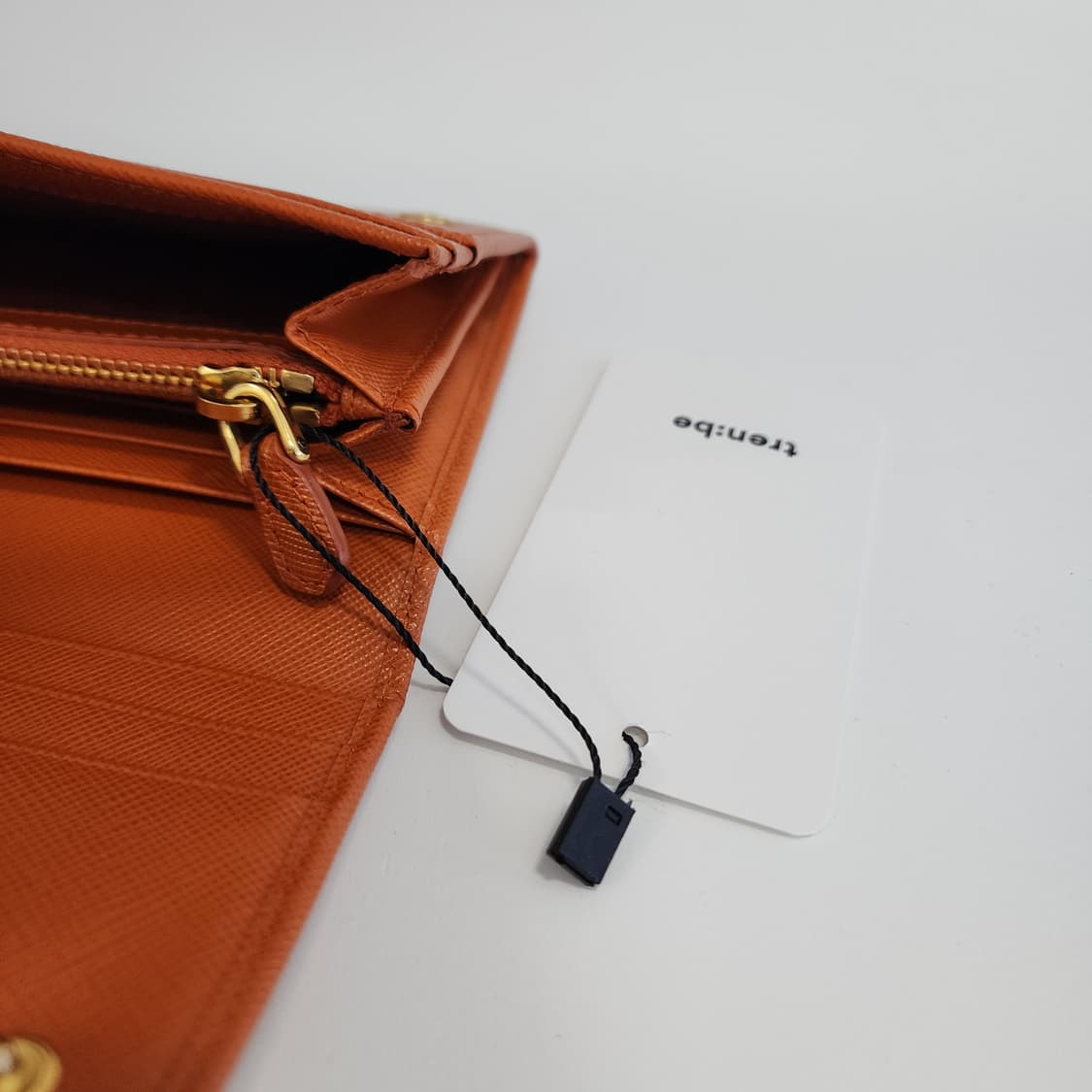 상태최상 프라다 메탈 로고 사피아노 장지갑 다크오렌지 상품이미지8