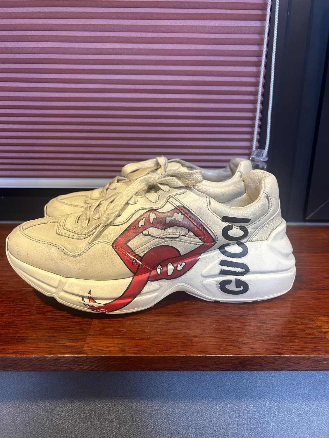 구찌 입술 레더 라이톤 스니커즈 상품이미지2