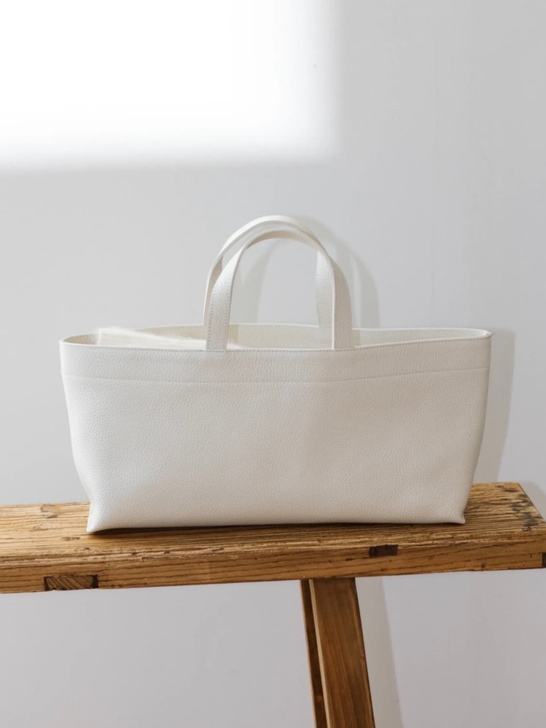 [새상품] 네세서리 와이드백 medium (ivory) 상품이미지1