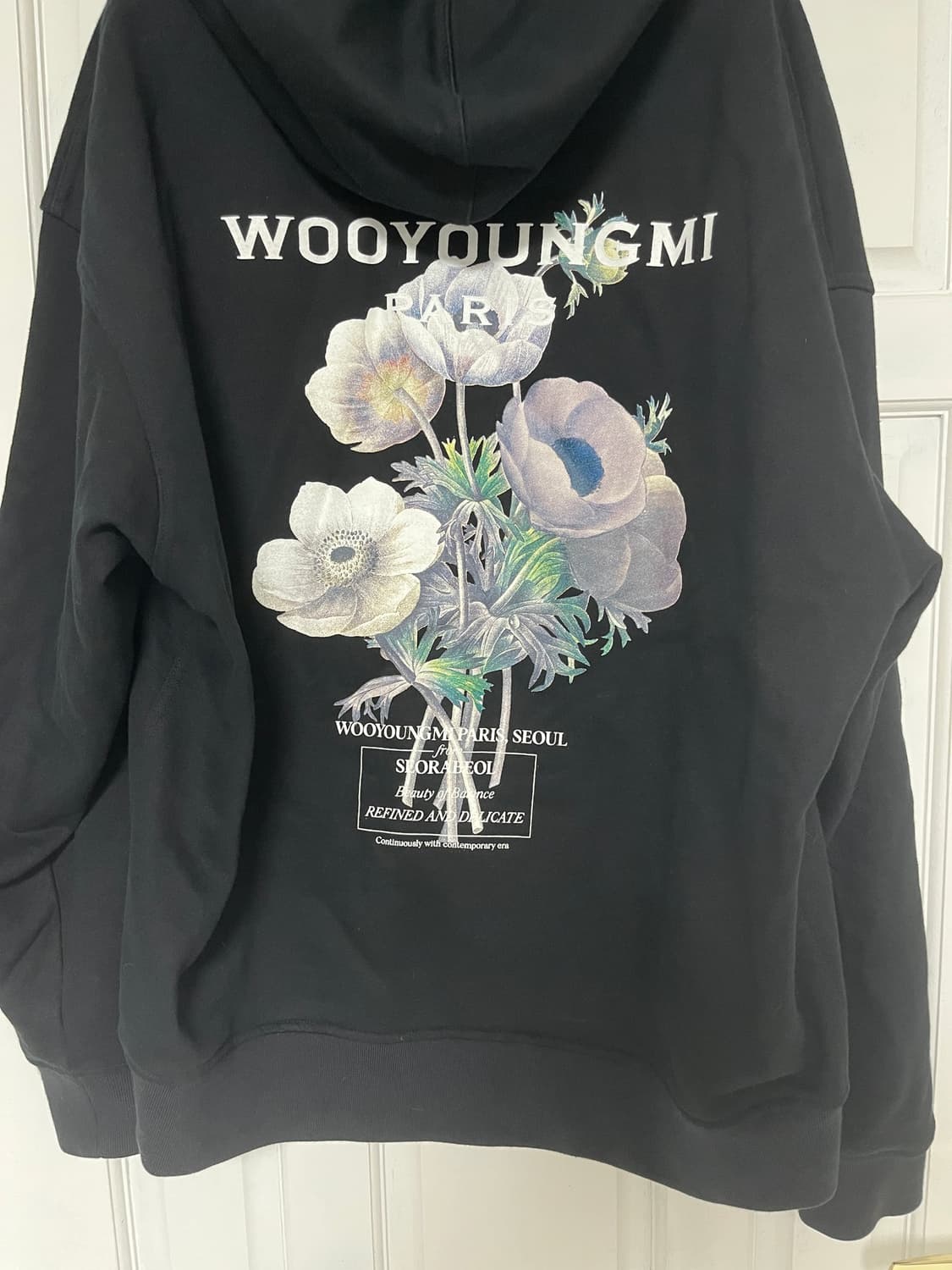 우영미 23FW 플라워 백로고 후드 블랙 48 상품이미지1