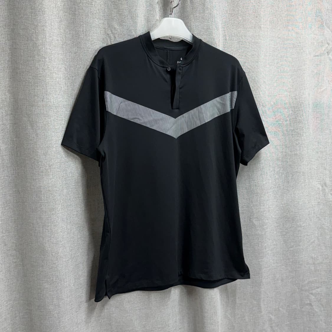 [해외L] 나이키 타이거 우즈 드라이핏 헨리넥 반팔 티셔츠 상품이미지2