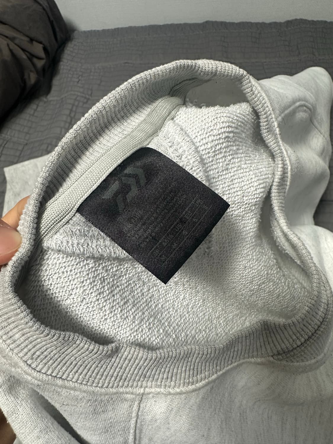 [M] 다이와피어39 테크 스웨트 셔츠 그레이 상품이미지4