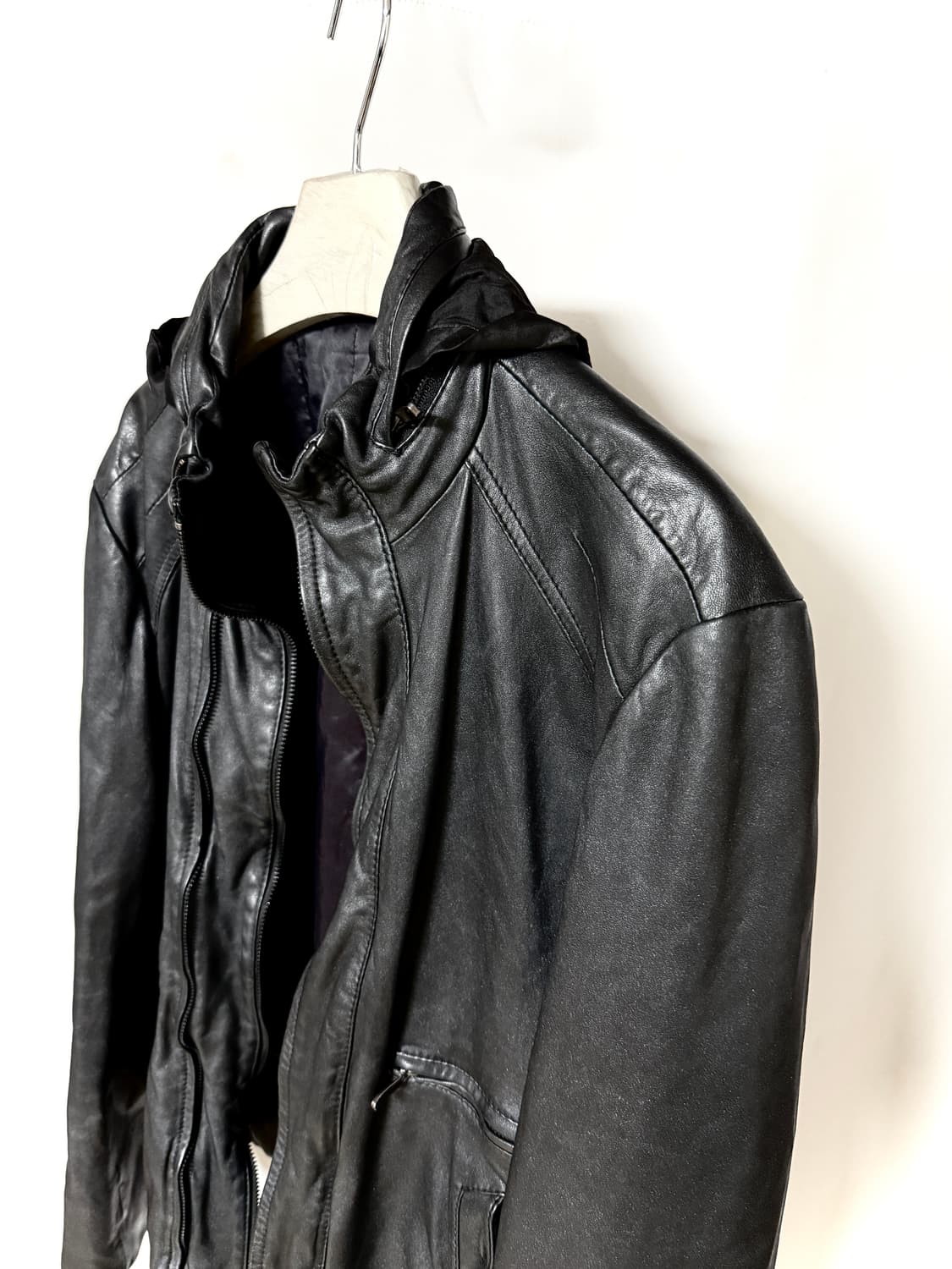 우영미 더블레이어 2zip 램스킨 후드 라이더자켓 상품이미지3