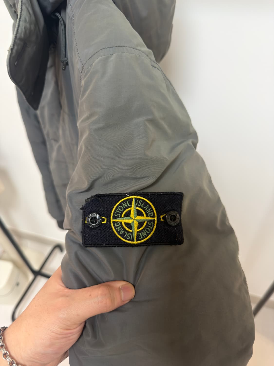 [백화점판, L] 스톤아일랜드 마이크로 랩 다운패딩 카키 그레이 상품이미지3