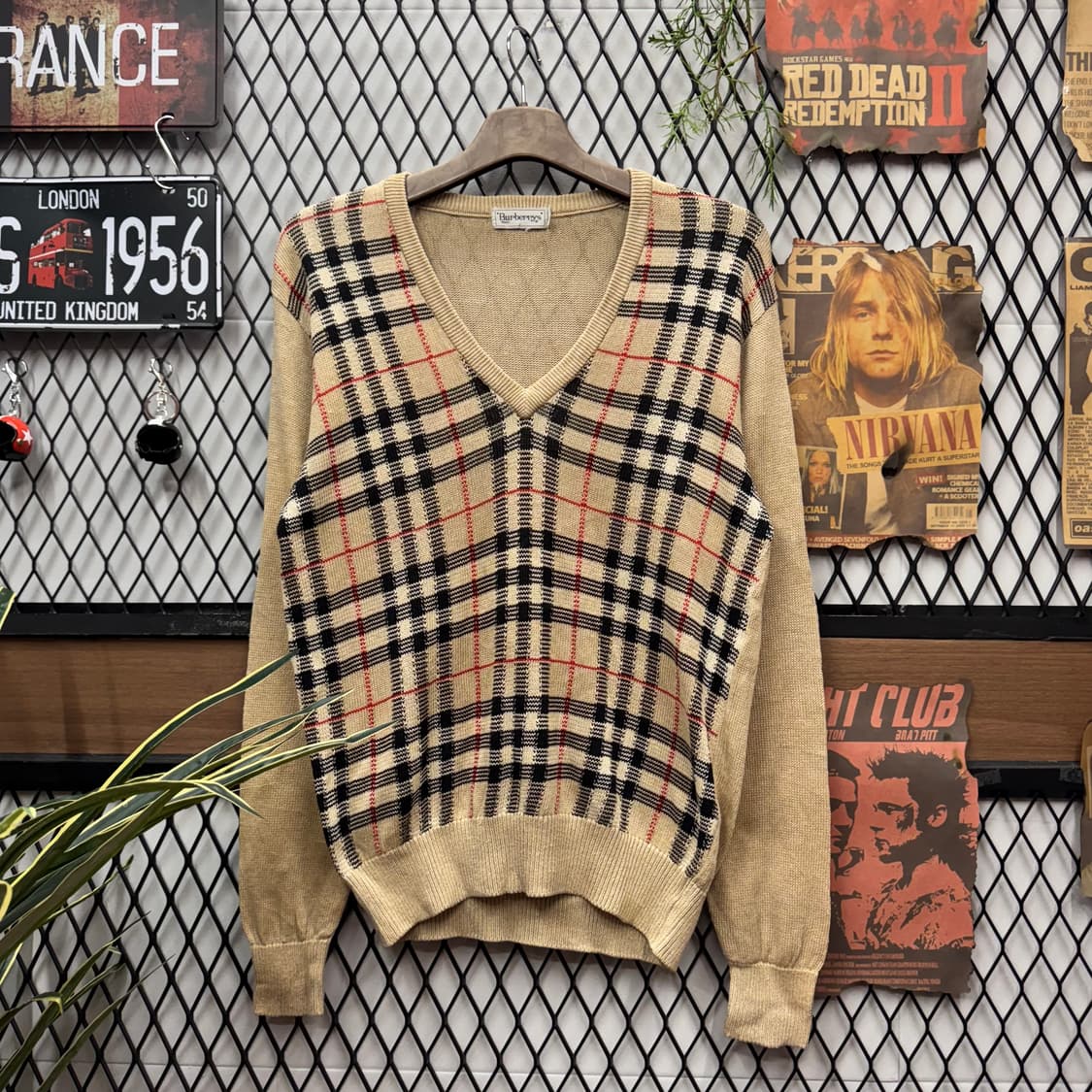 버버리 V넥 니트 전면 노바체크 패턴 포인트 베이지 상품이미지1