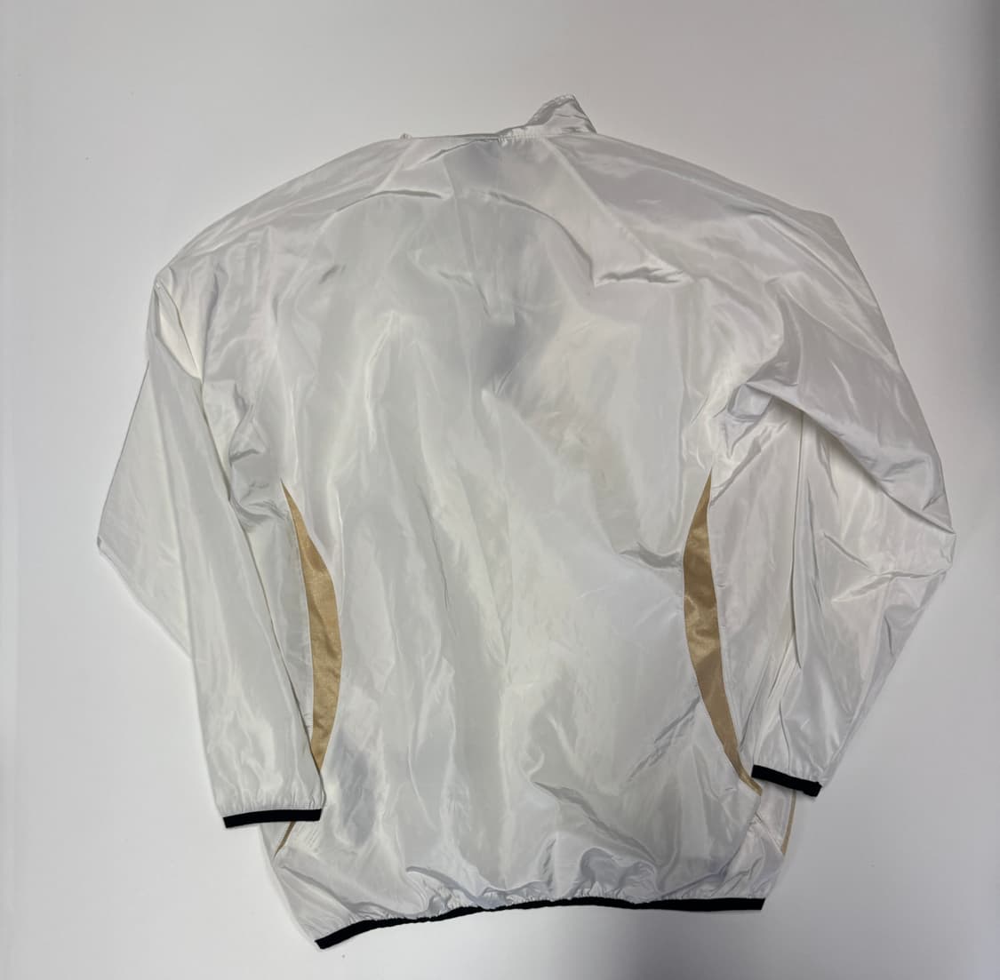 데상트 화이트 베이스볼 반집업 웜업 XL 상품이미지2