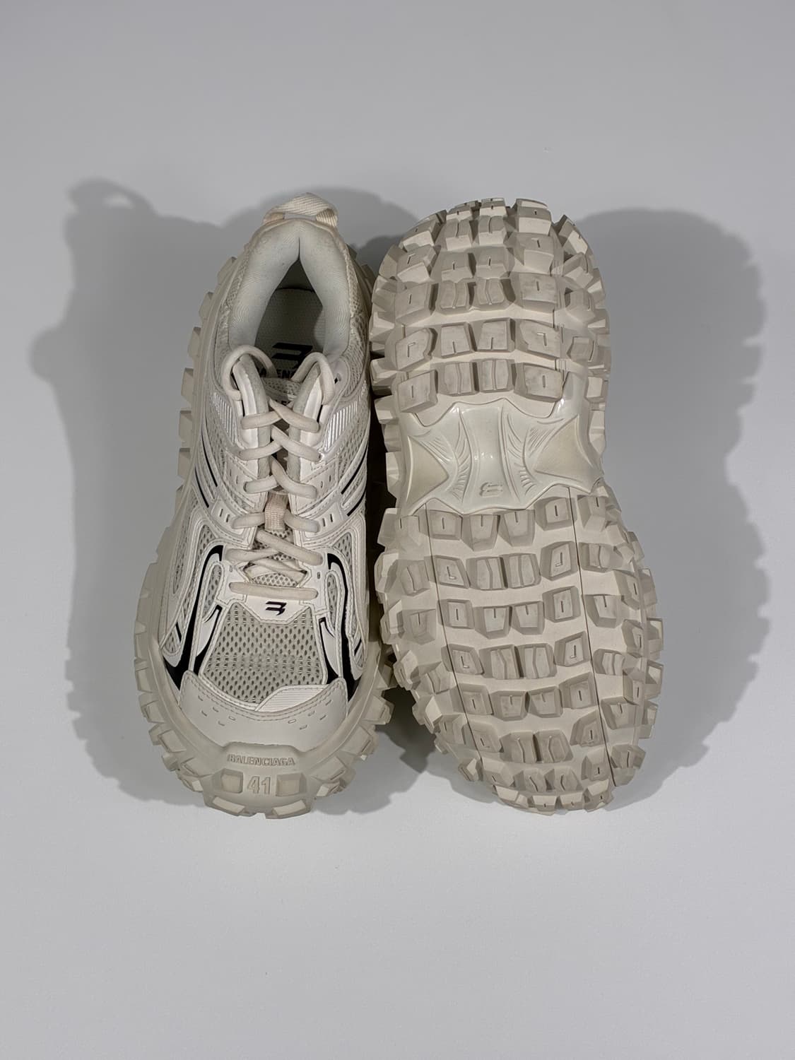 발렌시아가 디펜더 스니커즈 에그쉘/블랙 41사이즈 상품이미지2