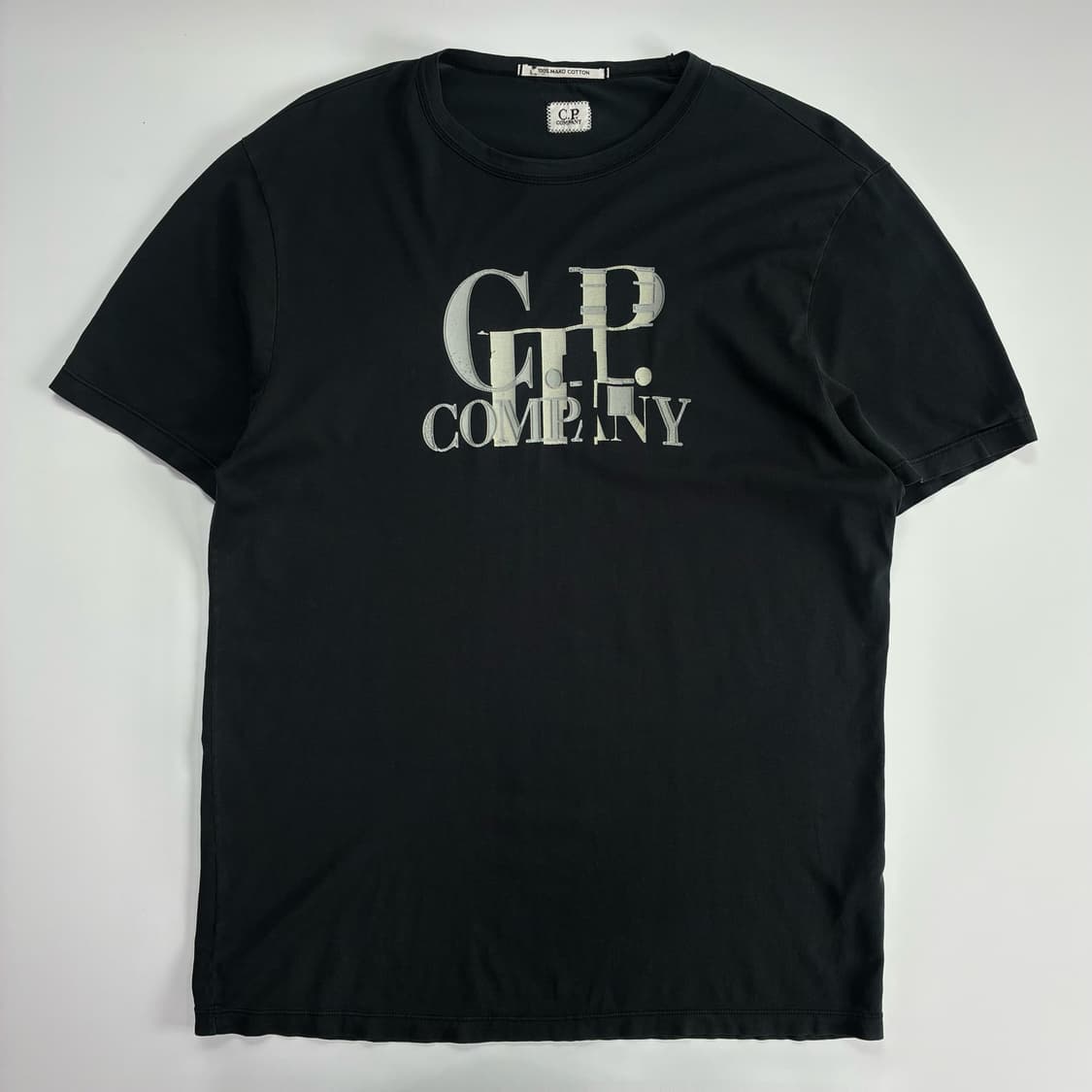 C.P company  씨피하우스 프린팅 로고 블랙 반팔티  상품이미지1