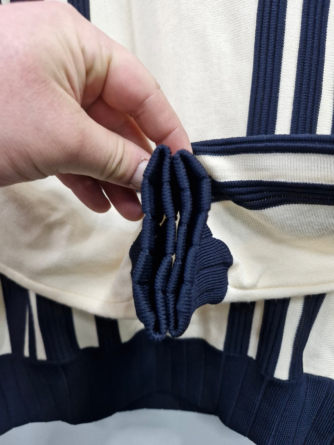 95M 파리게이츠 모 니트. 상품이미지4