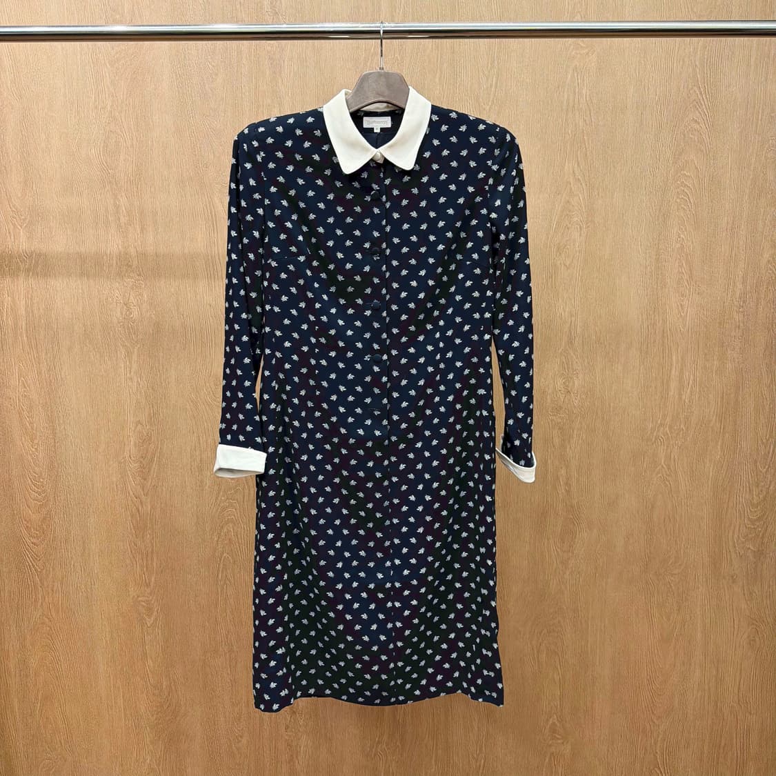 버버리 롱원피스 긴팔 카라 리프 패턴 버튼 클로징 디테일 루즈핏 네이비 상품이미지2