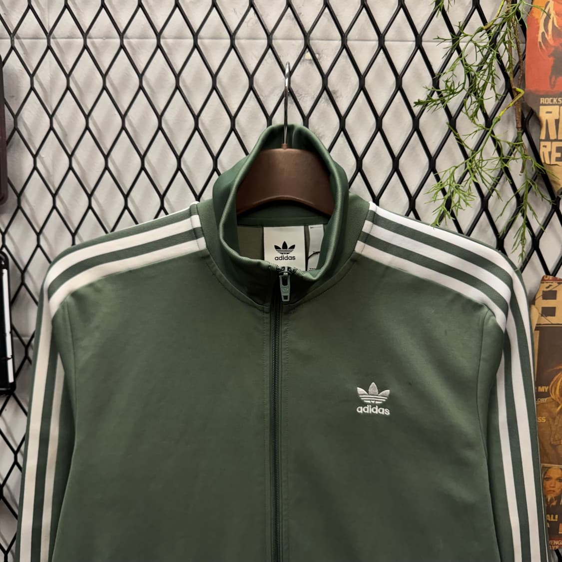 아디다스 오리지널 투웨이 트랙자켓 전면 로고 포인트 카키그린 상품이미지3