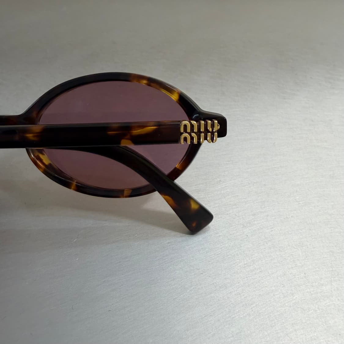 미우미우 SMU 04Z 로고 선글라스 상품이미지3