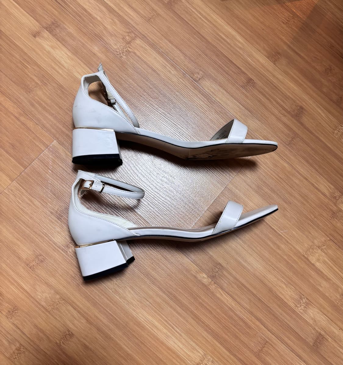 찰스앤키스 (CHARLES & KEITH) 화이트 스트랩 샌들 상품이미지5