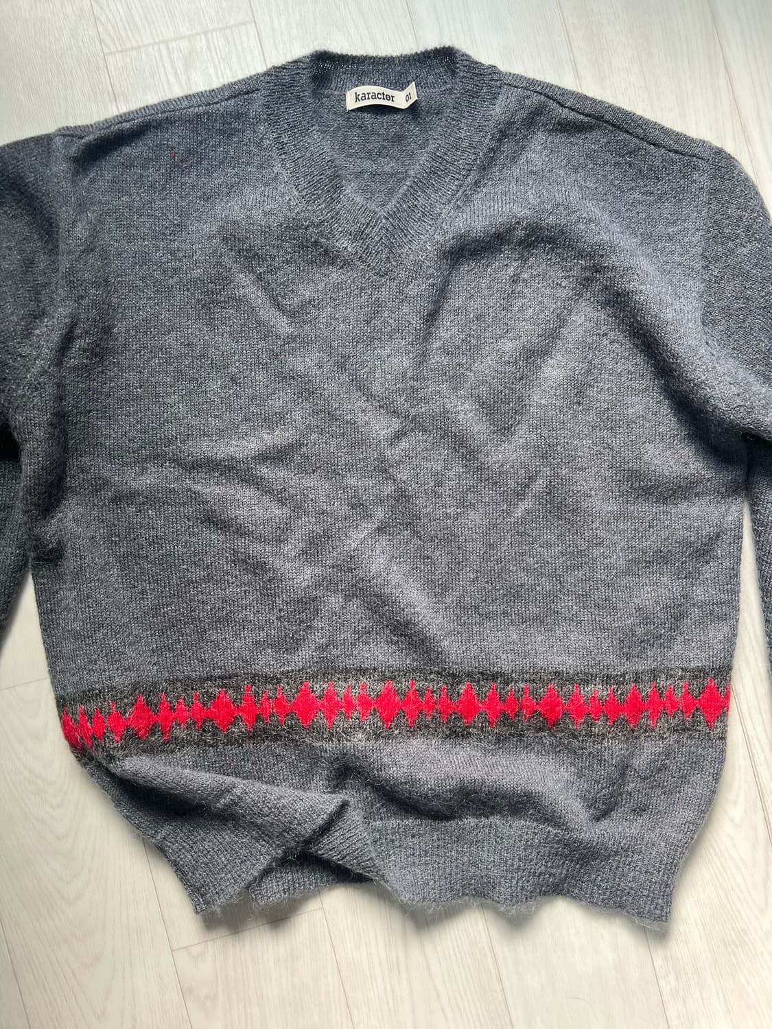 카락터 v넥 니트 차콜(1₩ 상품이미지1