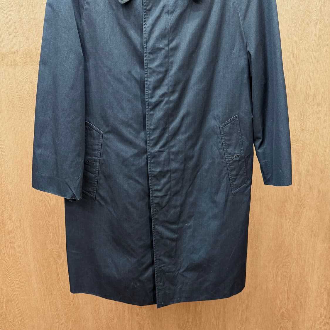 버버리 싱글 브레스트 맥 코트 레글런 슬리브 히든 버튼 디테일 네이비 상품이미지5