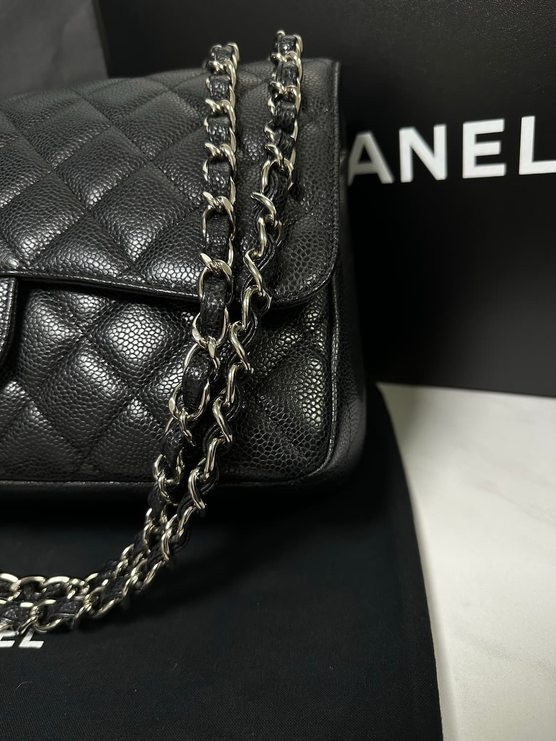 [A+ 정품] 샤넬 클래식 캐비어 라지 블랙 은장 상품이미지4