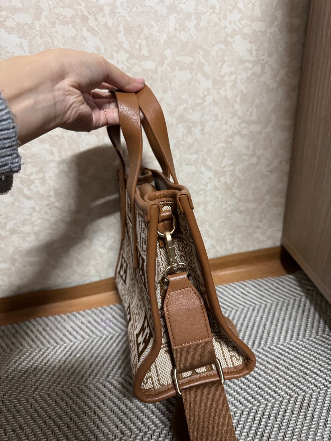 에스까다 시그니쳐 토트백 상품이미지3