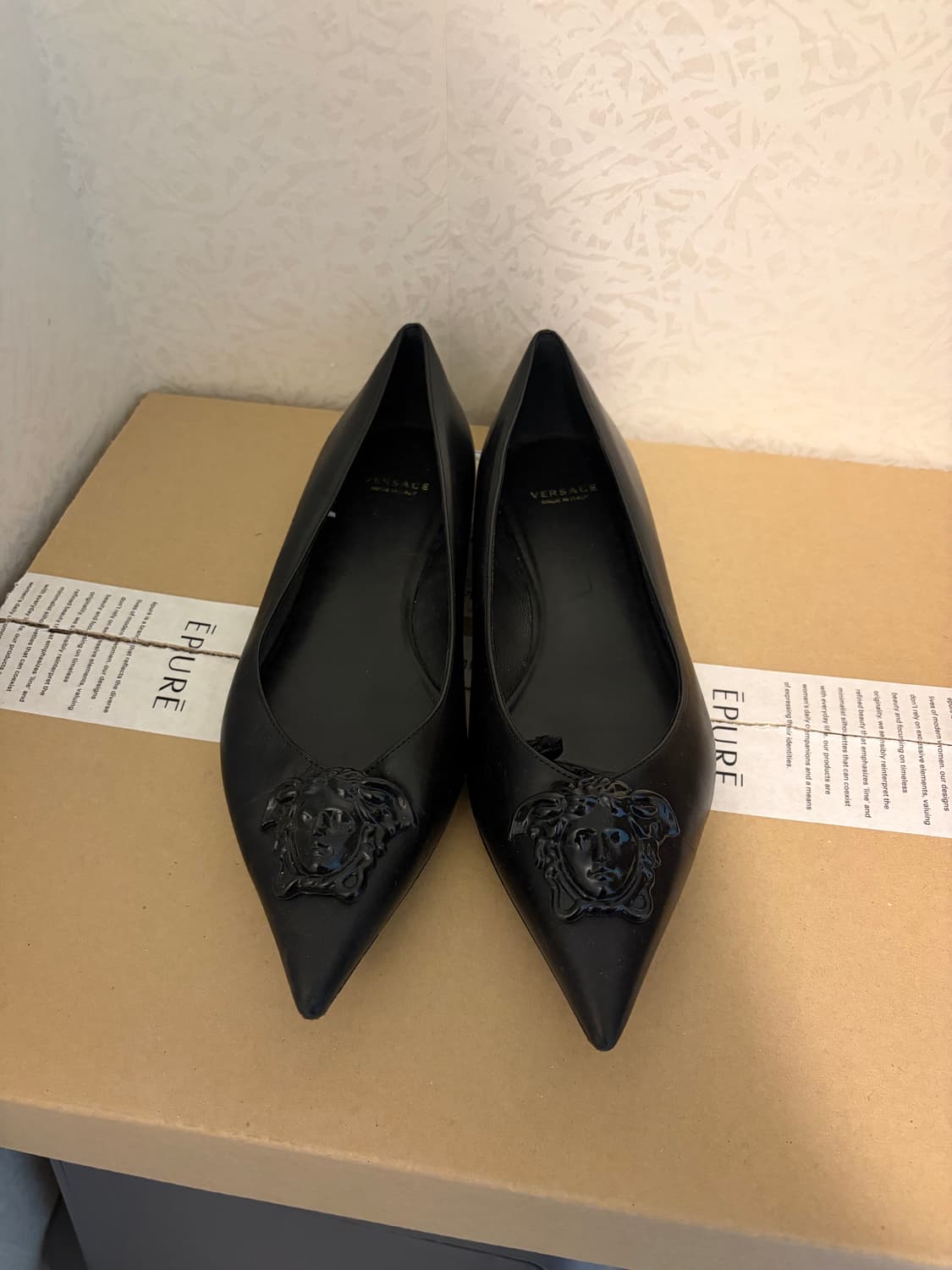 베르사체 플랫 슈즈 상품이미지1