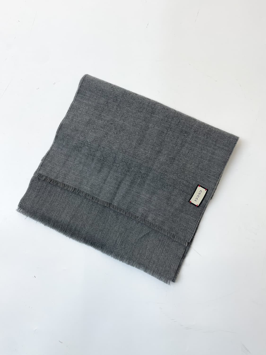 구찌 GG 모노그램 캐시미어 차콜 스카프 상품이미지2
