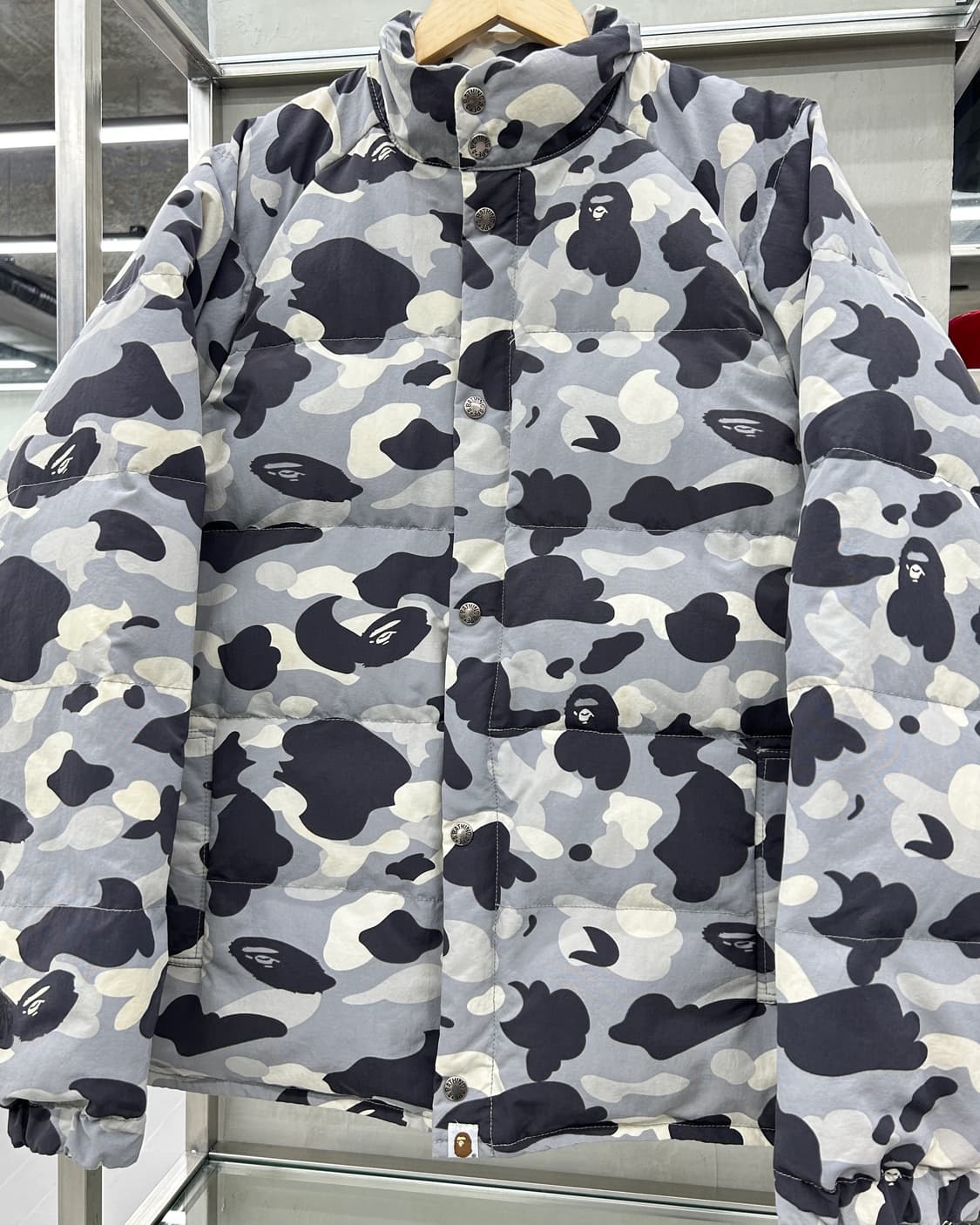 베이프 00s OG 퍼스트 그레이 카모 구스다운 푸퍼 자켓 상품이미지2