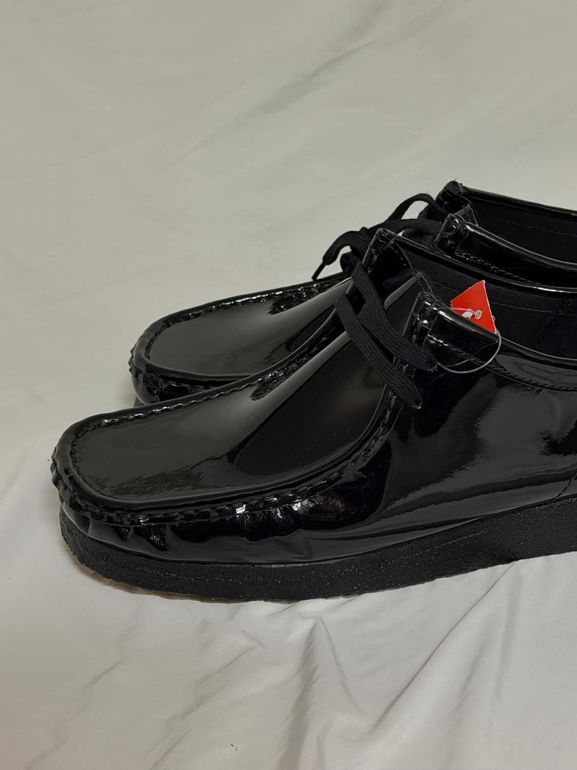 슈프림 클락스 왈라비 블랙 페이던트 로퍼 상품이미지3