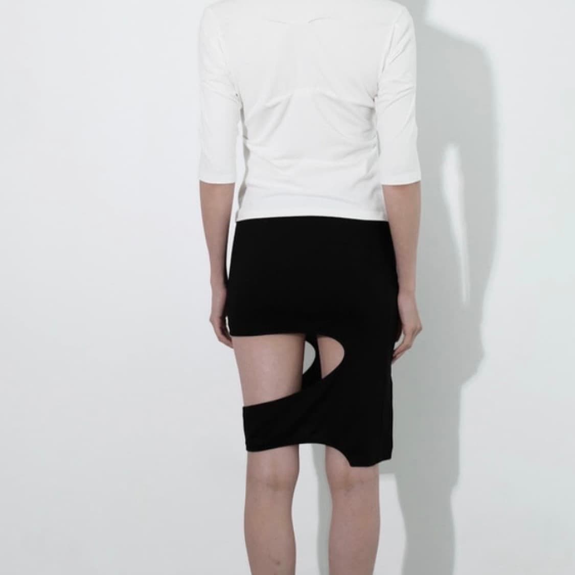 peinture 페인츄얼 컷아웃 미니 스커트 블랙 상품이미지4