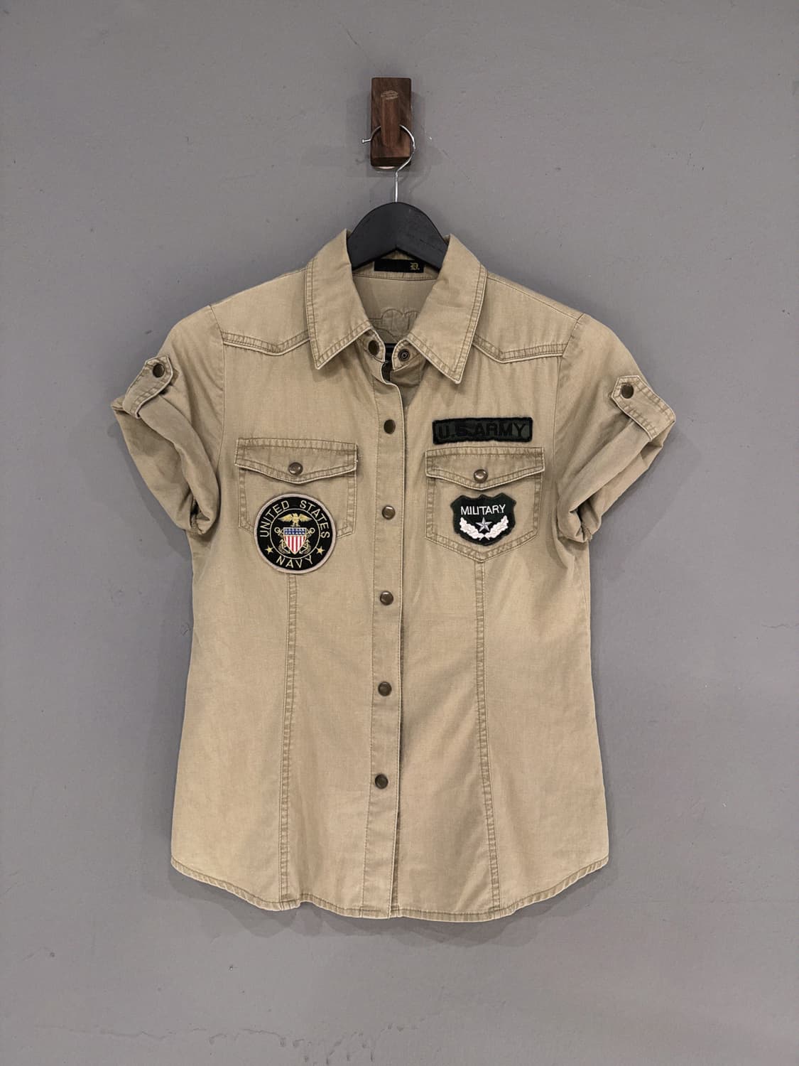patch detail pocket shirt 상품이미지4