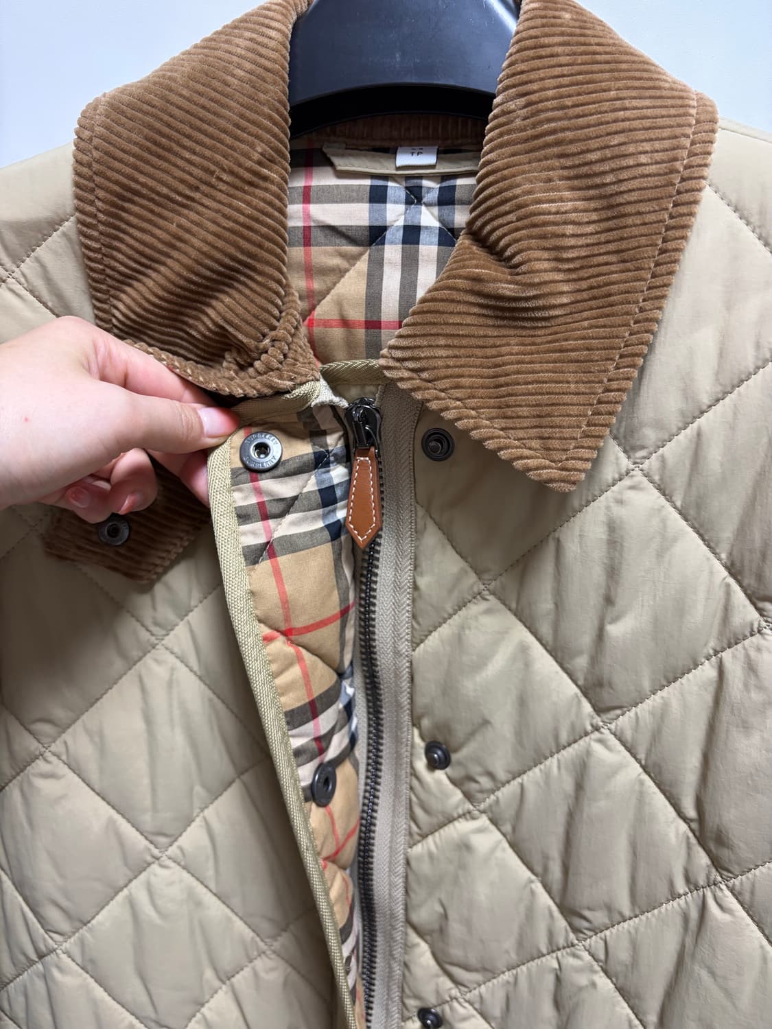 [2회착용] 버버리 여성용 퀼팅 자켓 XS 상품이미지5