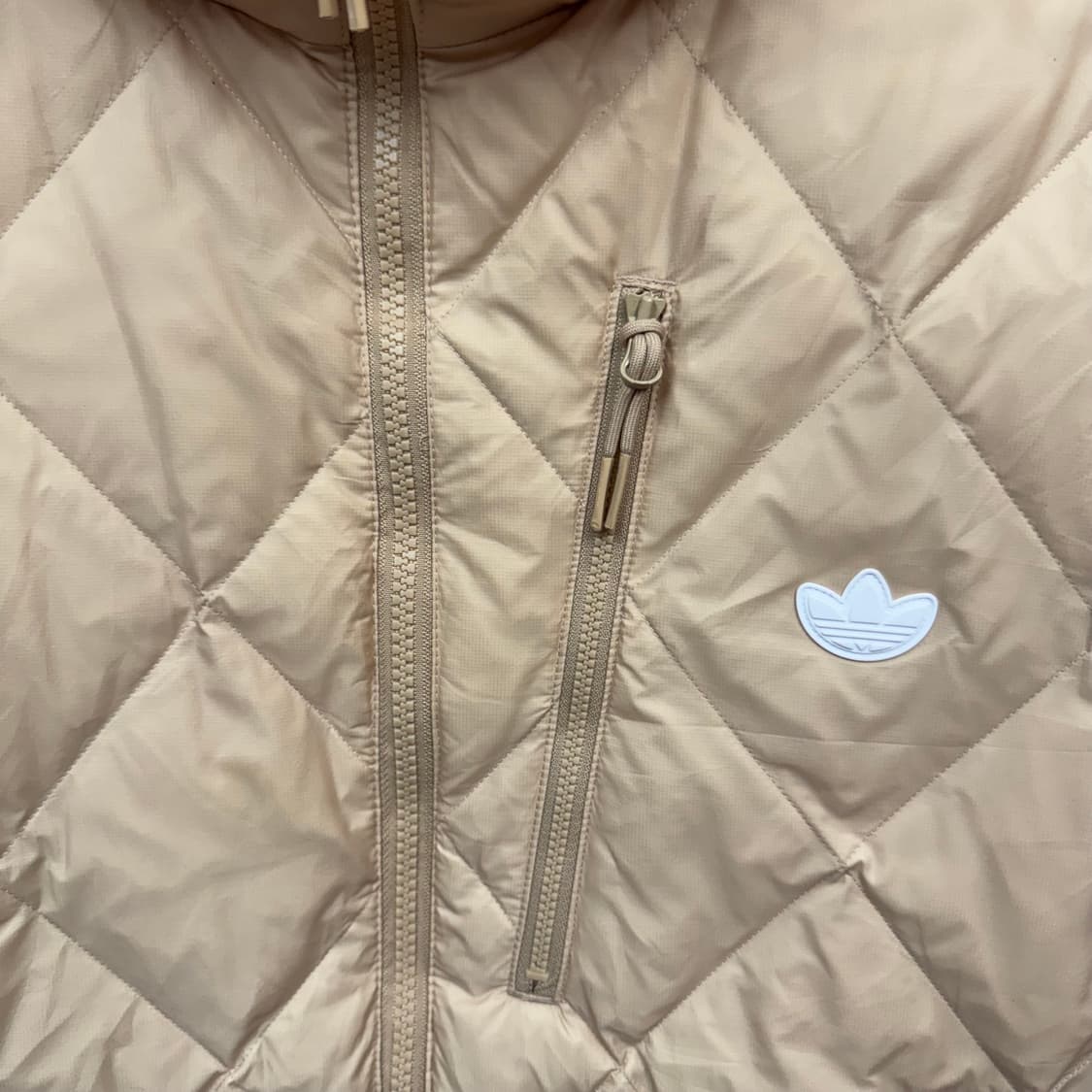 아디다스 퀼팅 다운 패딩 점퍼 트레포일 로고 포인트 브라운 상품이미지5