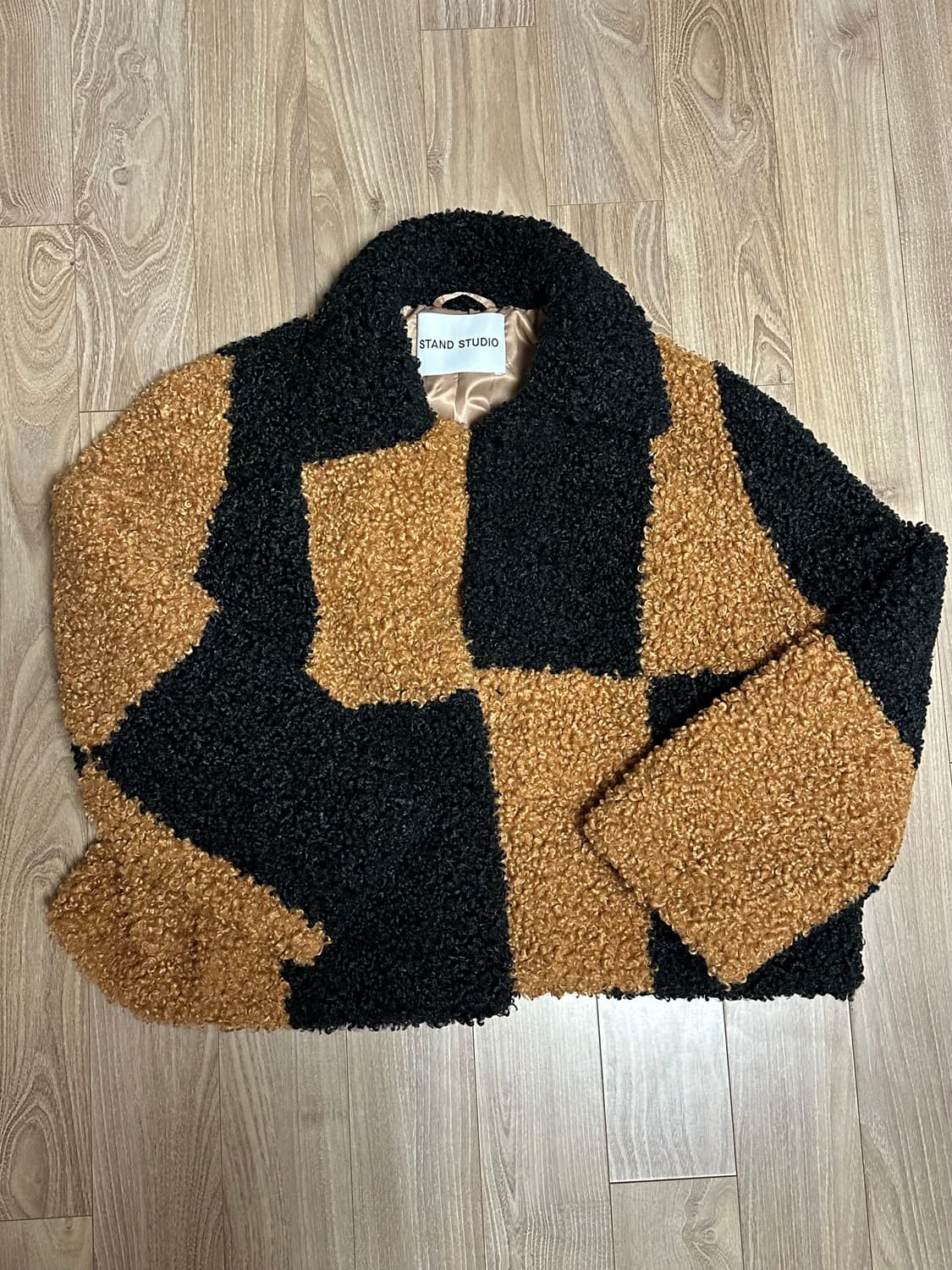 스탠드스튜디오 체커보드 퍼자켓 상품이미지1