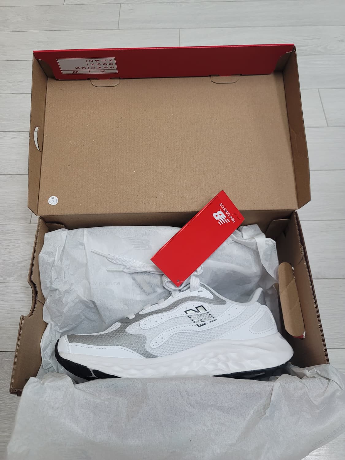 (250)뉴발란스 프레쉬 폼 아리시 럭스 v4 화이트-2E 와이드[대전] 상품이미지3