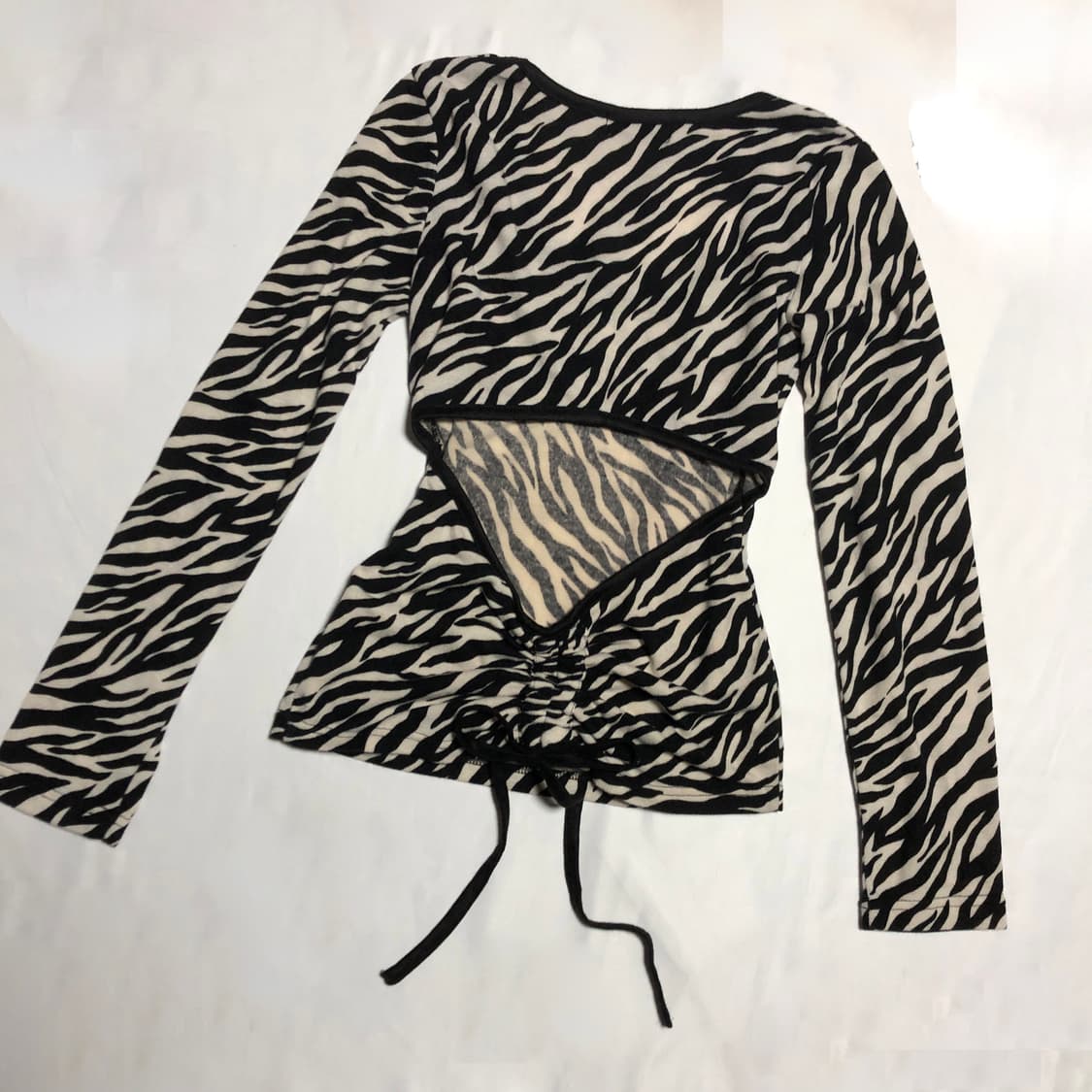 지브라 백 오픈 셔링 탑 블랙 화이트 상품이미지2