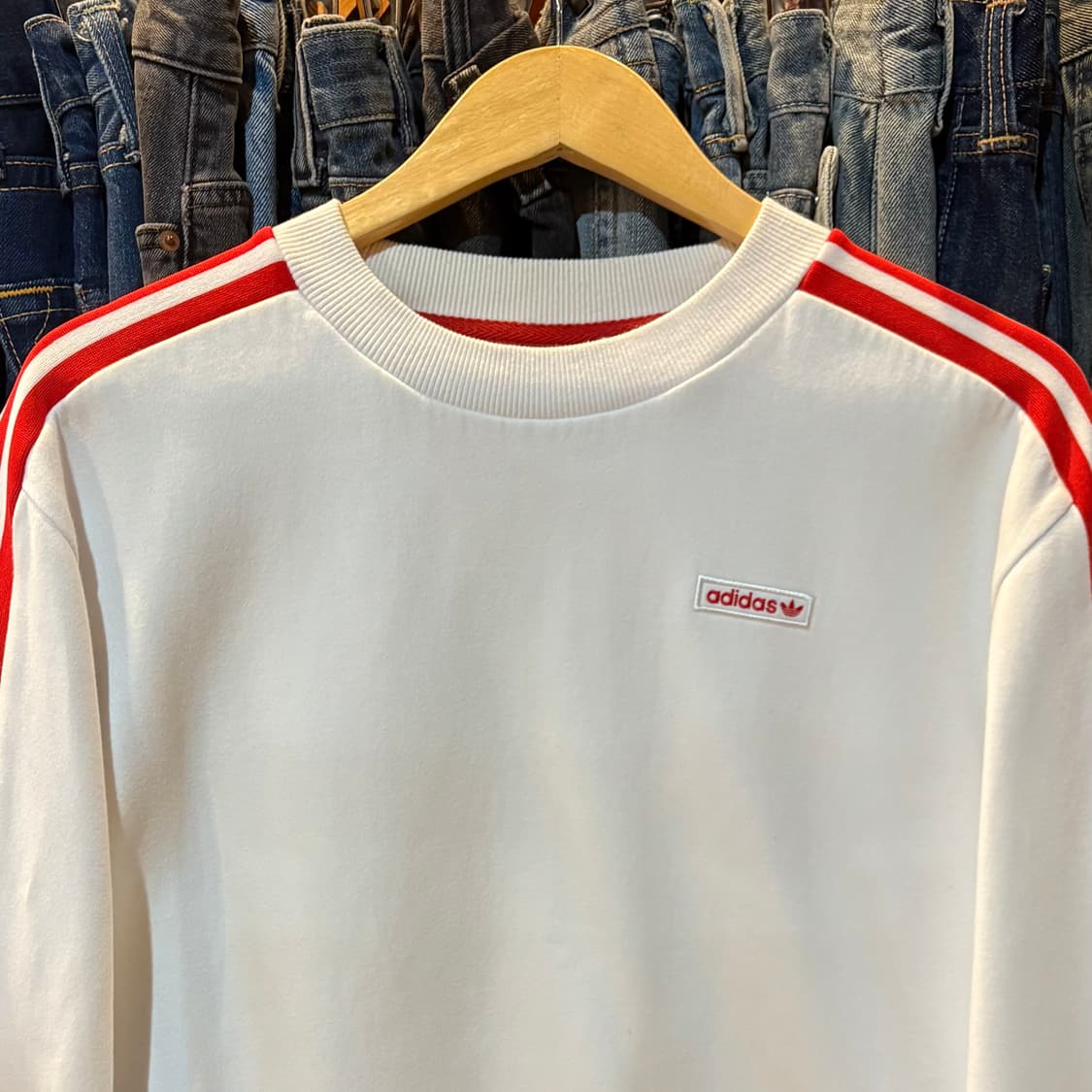 아디다스 화이트 레드 맨투맨 상품이미지2