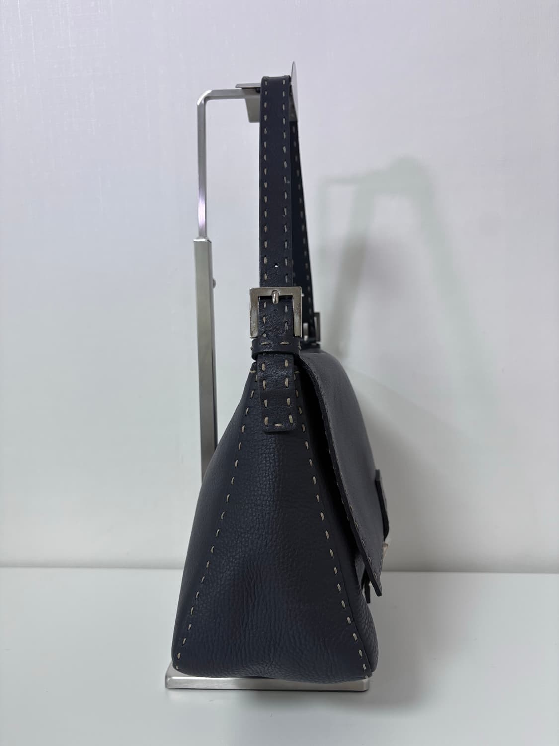 펜디 셀러리아 레더 맘마 바게트백 상품이미지2