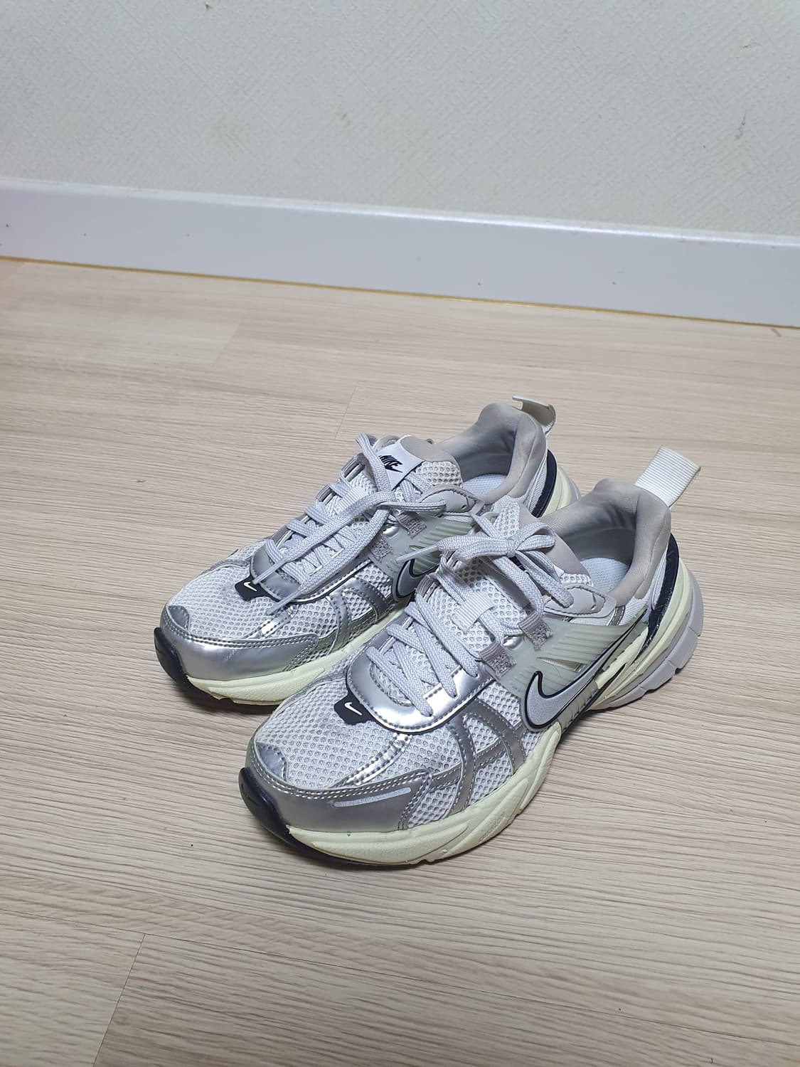 나이키 v2k 런 운동화 240 상품이미지4