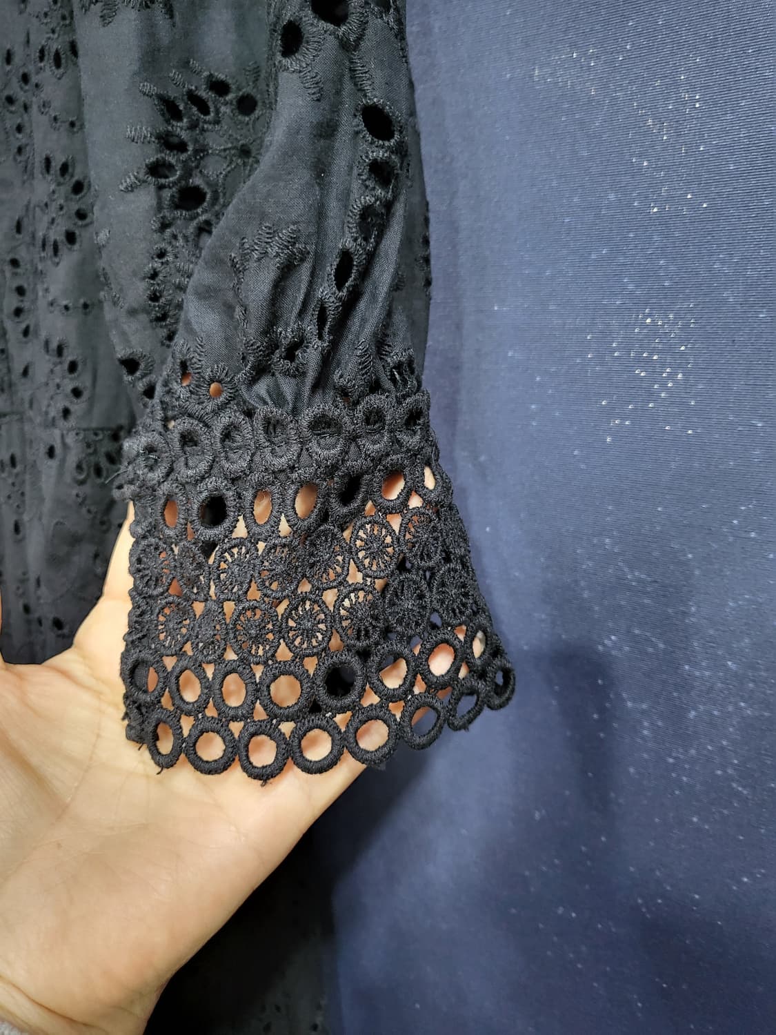 칼라거펠트 자수 펀칭 원피스 상품이미지5