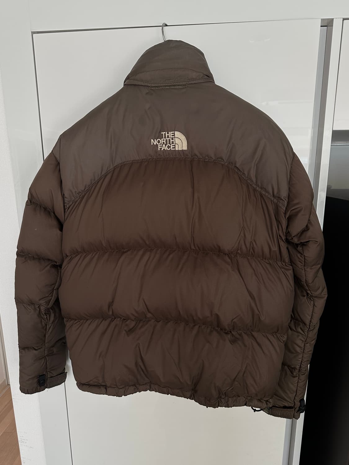 노스페이스 센터로고 눕시 700 브라운 상품이미지1