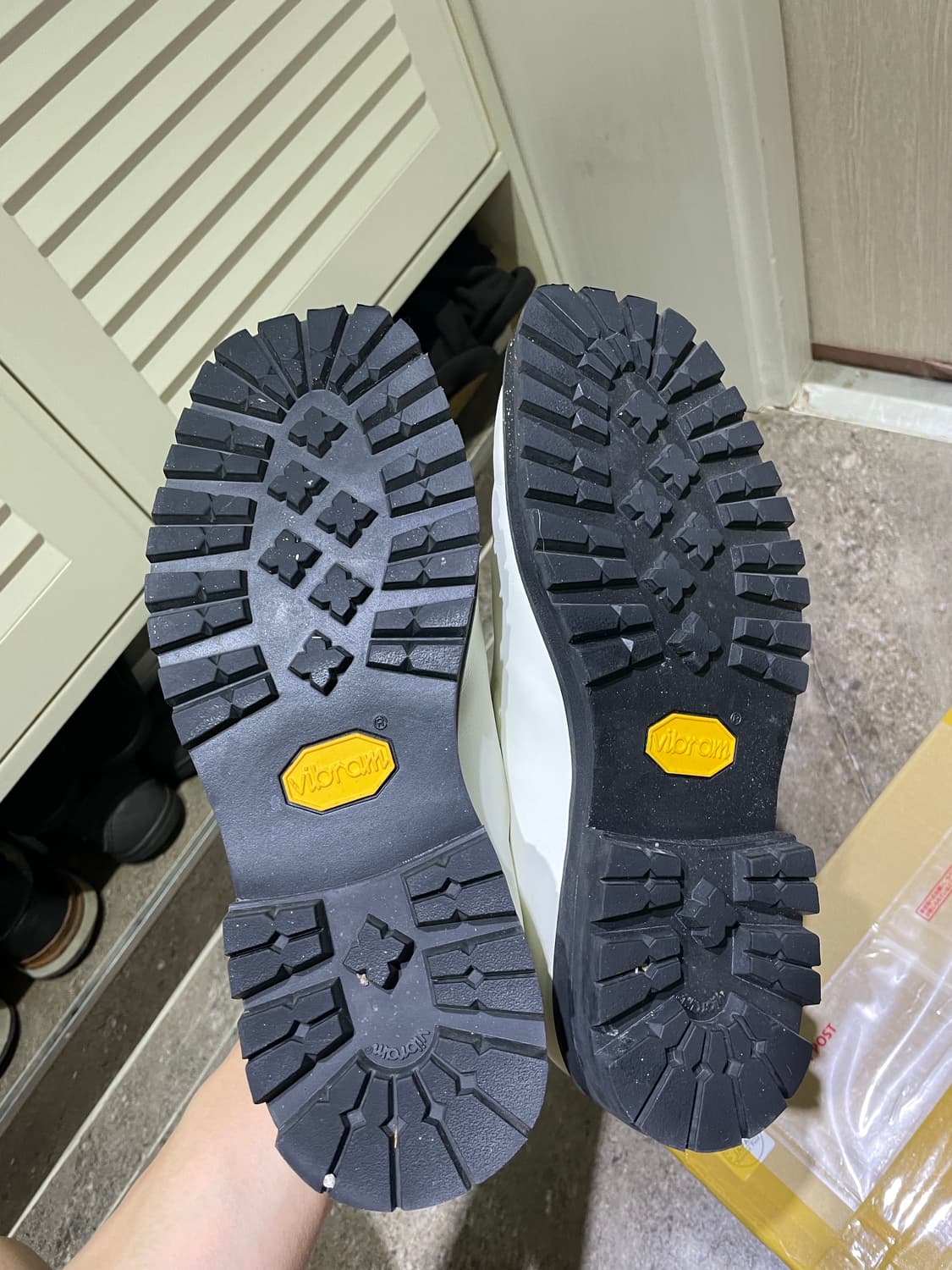 스튜디오 니콜슨 자라 화이트 블랙 슬립온 로퍼 레더 비브람 상품이미지3