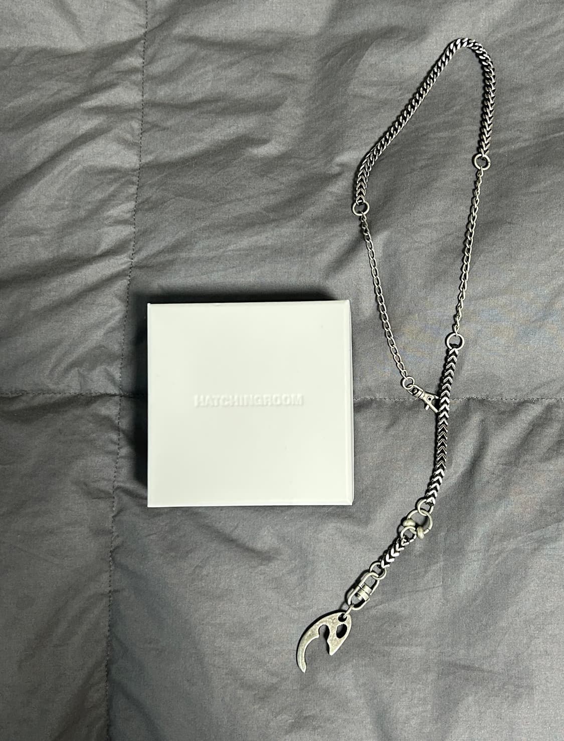 해칭룸 브로큰 에그 목걸이 상품이미지1