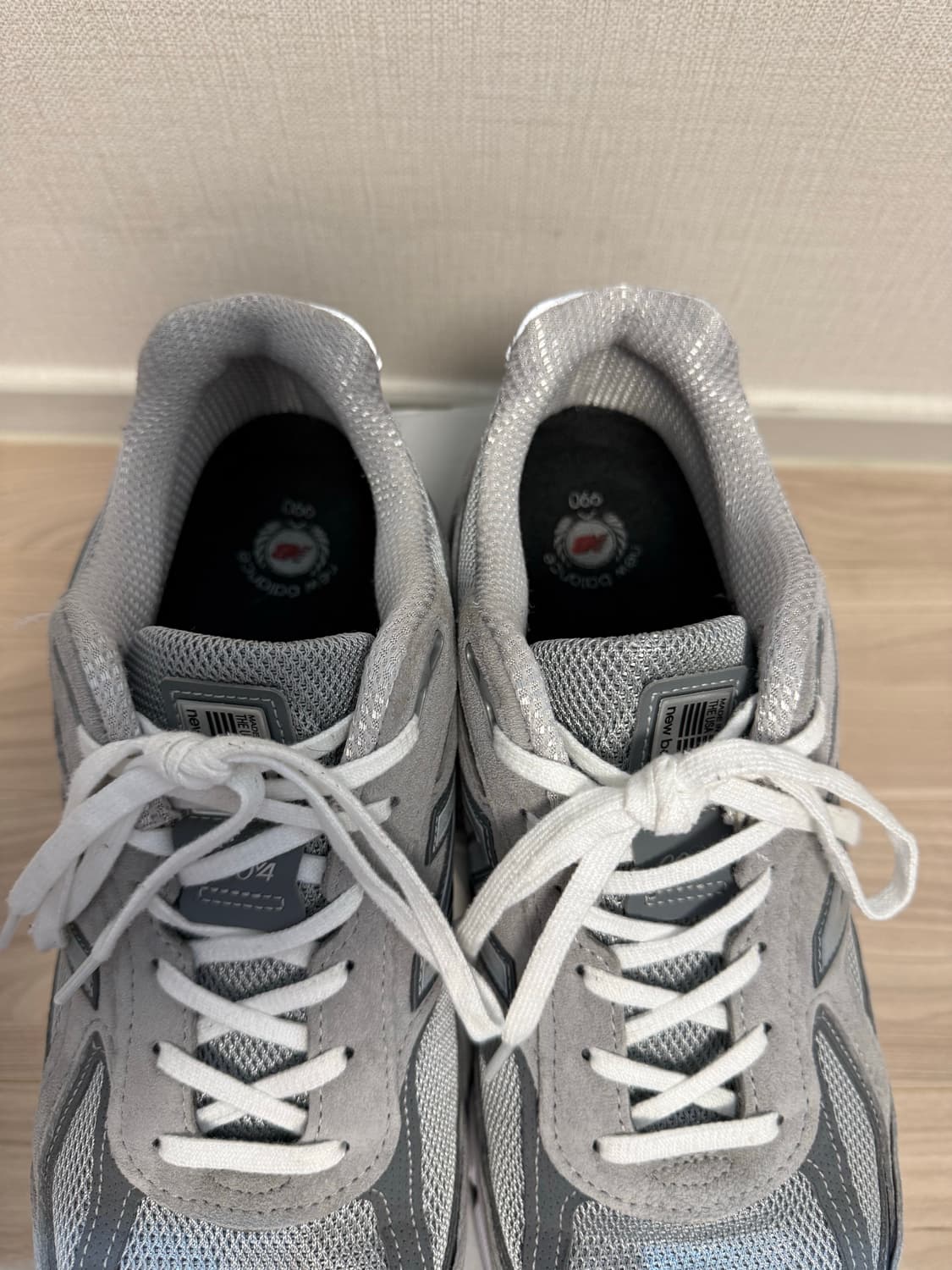 뉴발란스 990v4 메이드 인 USA 그레이 실버 상품이미지3