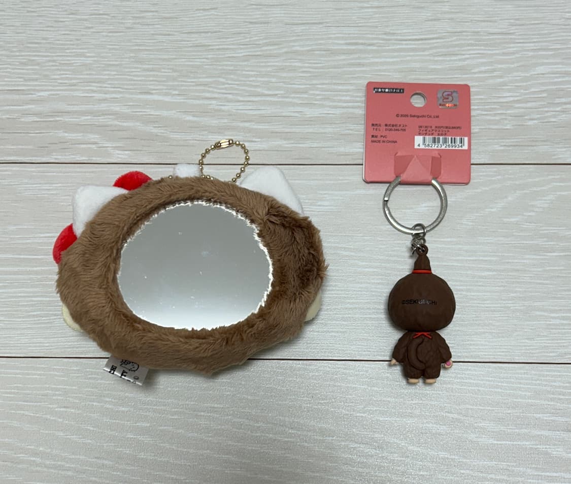 몬치치X키티 콜라보 거울 키링 + 몬치치짱 피규어 키링 일괄 상품이미지2