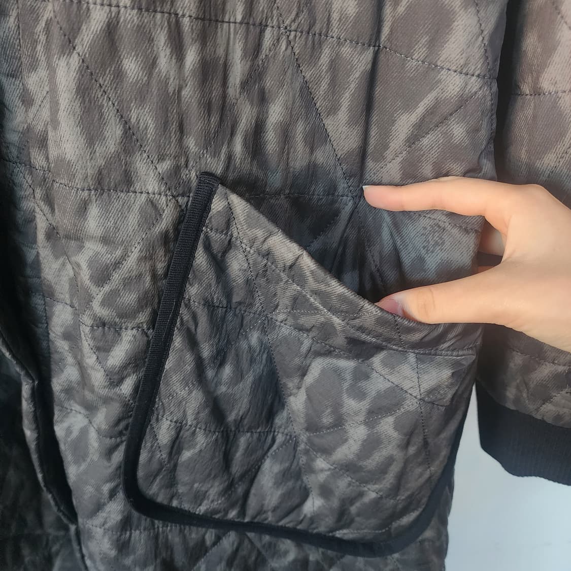 코오롱스포츠 레오파드 퀼팅 리버시블 롱 코트 상품이미지3