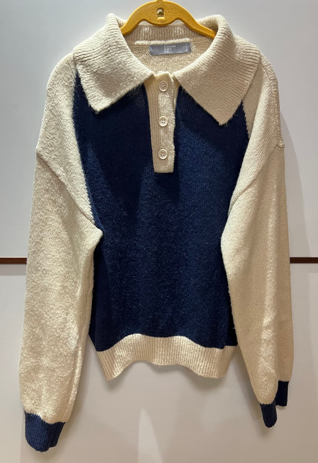 에잇세컨즈 배색 니트 상품이미지1