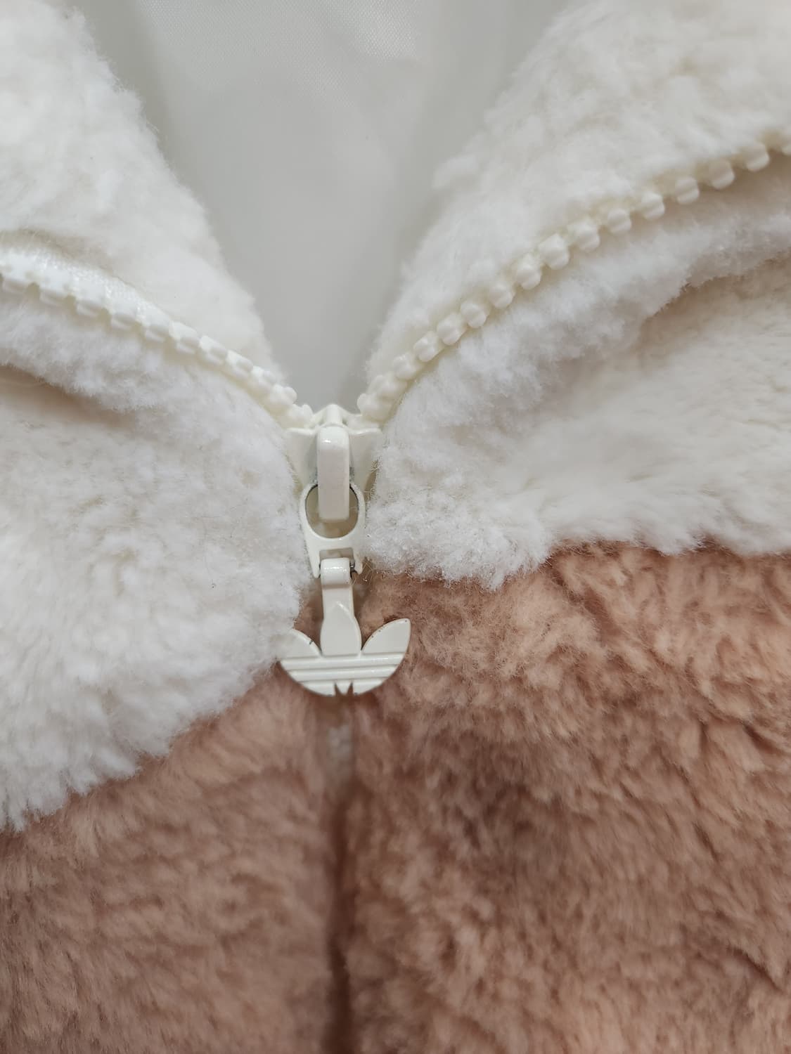 아디다스 트레포일 퍼 자켓
​
 상품이미지4