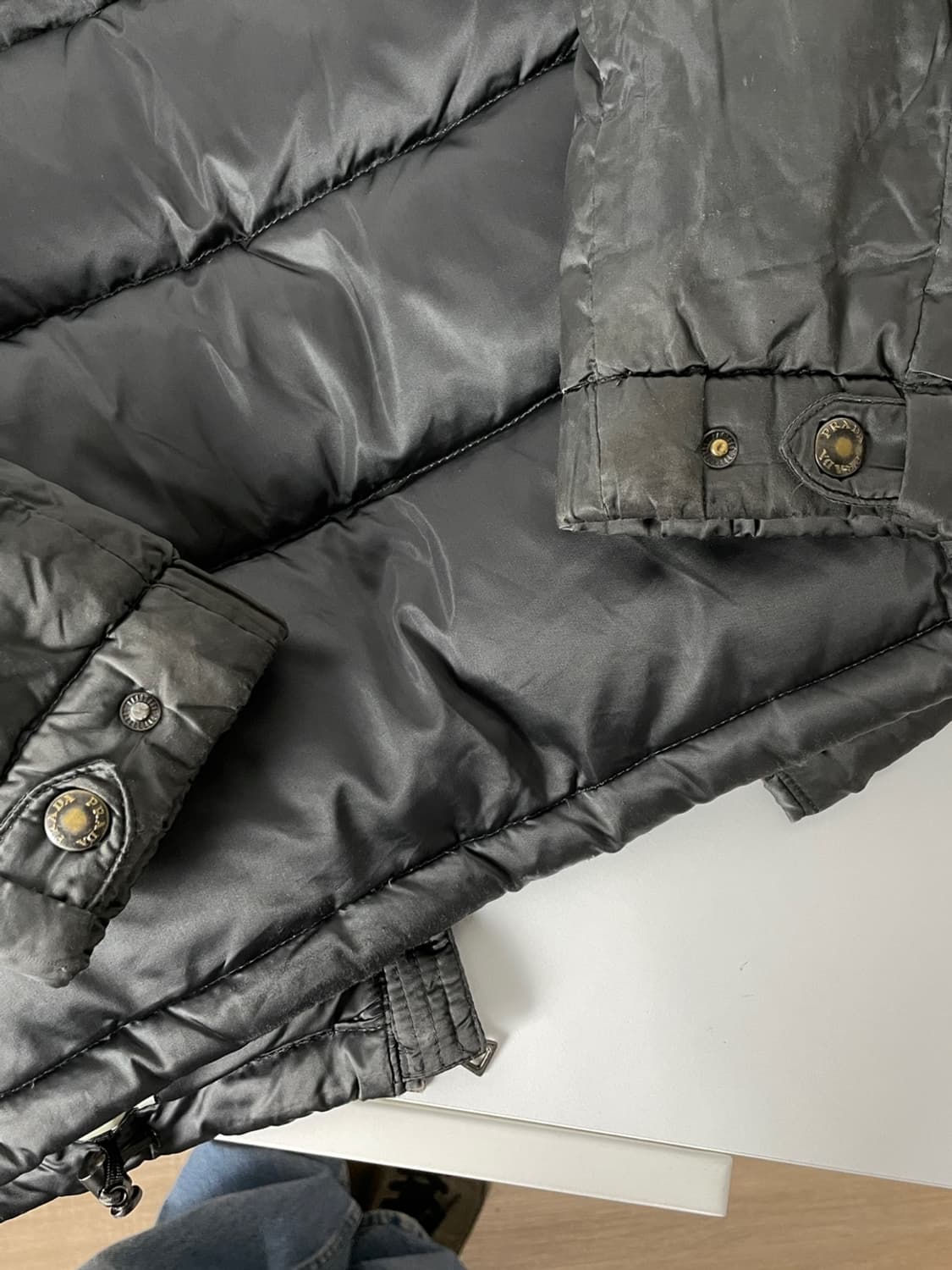 프라다 삼각 로고 폭스 퍼 패딩 상품이미지4