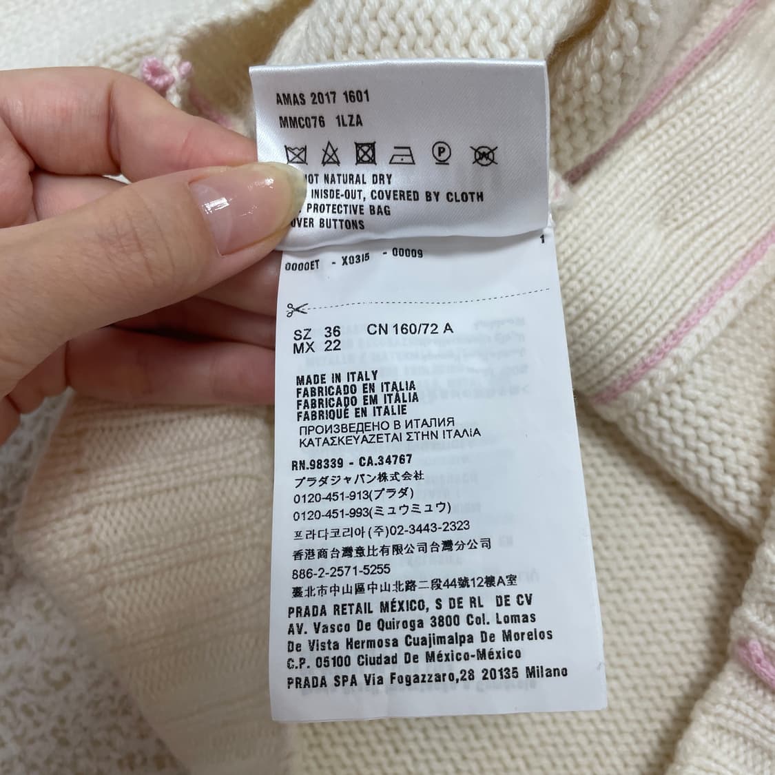 미우미우 큐빅 버튼 캐시미어 가디건 상품이미지8