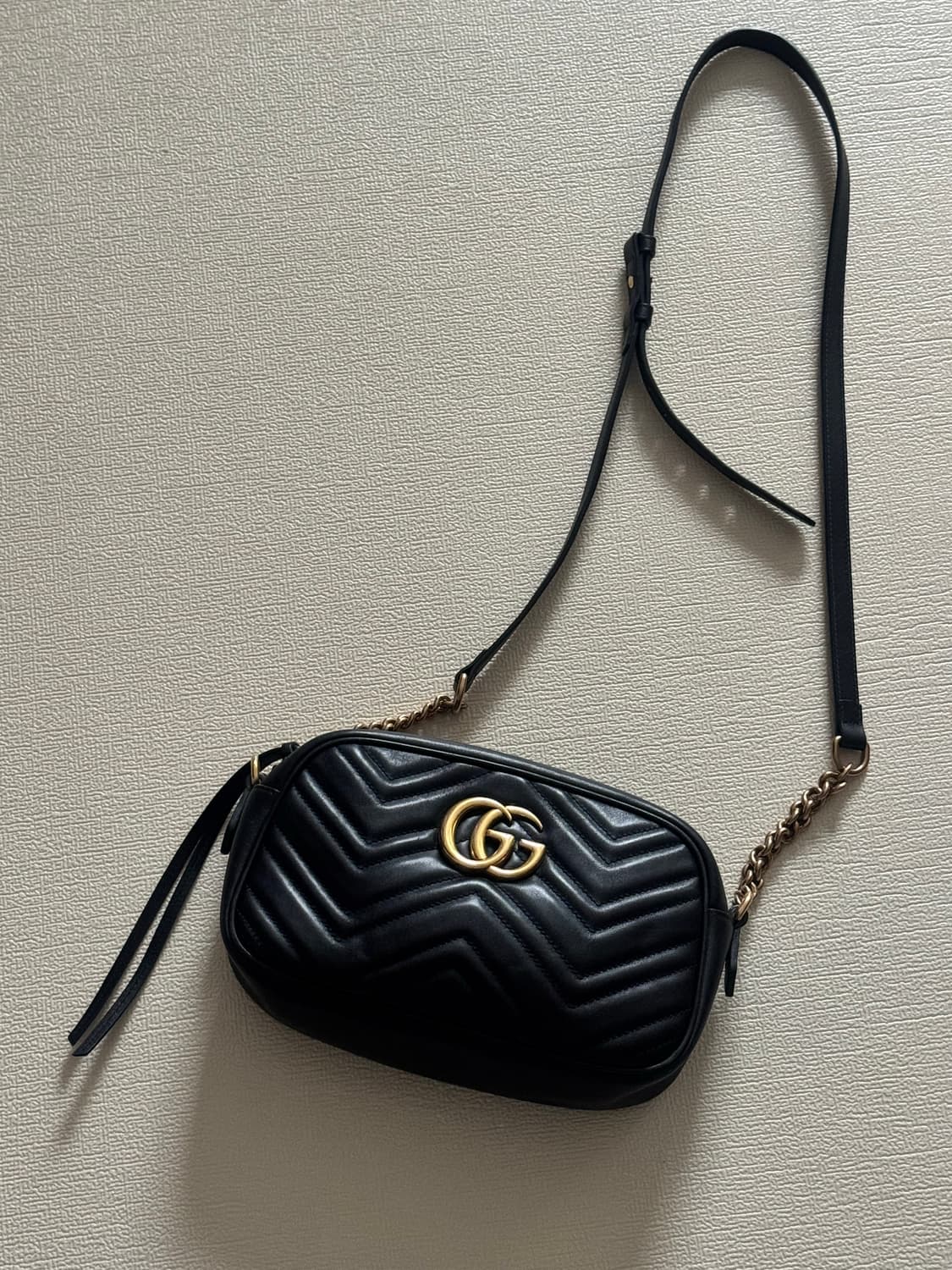 구찌 마몬트 마틀라세 블랙 카메라백 상품이미지2