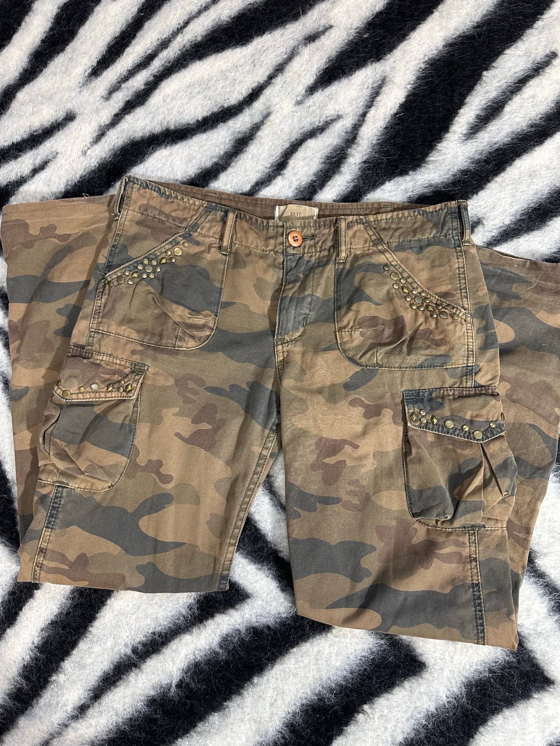 stud detail camo cargo pants  상품이미지2