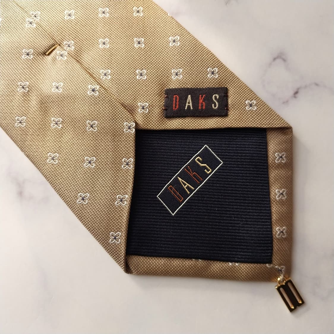 닥스 실크 베이지 플라워 모티브 넥타이 8.4cm A+등급 K1931
 상품이미지9